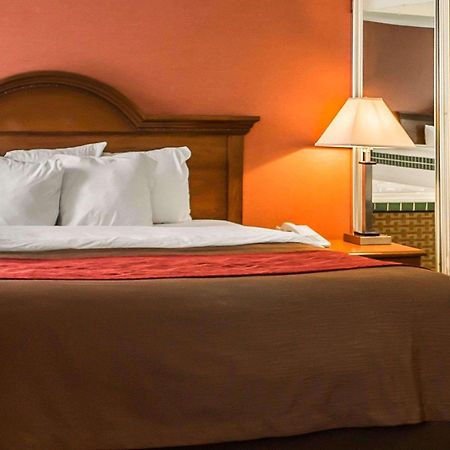 Quality Inn East Liverpool Екстер'єр фото
