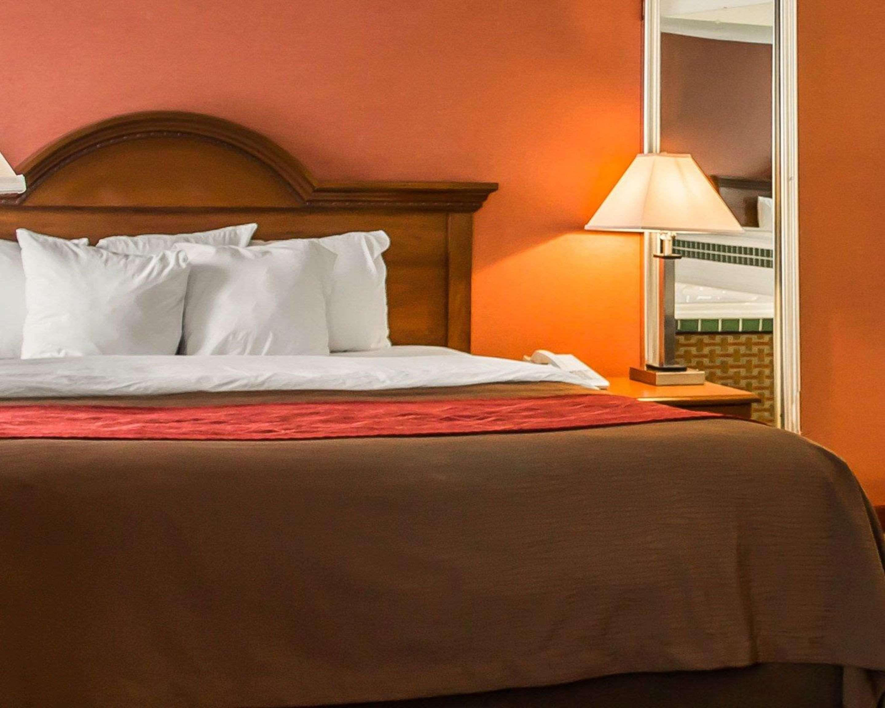Quality Inn East Liverpool Екстер'єр фото